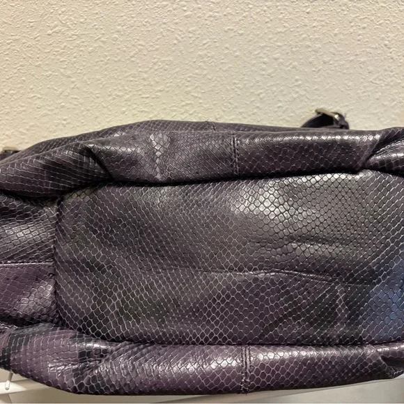 Calvin Klein Black Hobo Bag with Sleek Design - Picture 3 of 3